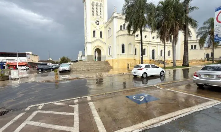 Uso indevido de vagas prioritárias pode gerar multa gravíssima; veja como solicitar credencial