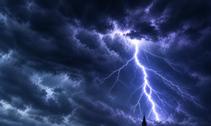 Você recebeu? Defesa Civil emite alerta para possibilidade de tempestade severa em Araxá